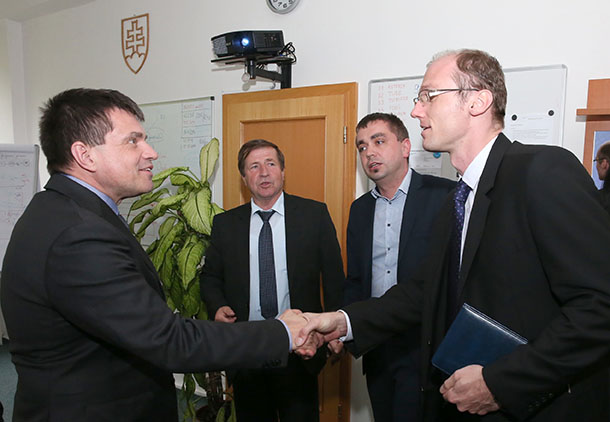 Dňa 9. mája navštívil Železiarne Podbrezová minister školstva, vedy, výskumu a športu SR Peter Plavčan